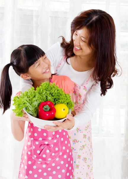 Cucina stile di vita di famiglia asiatica — Foto Stock