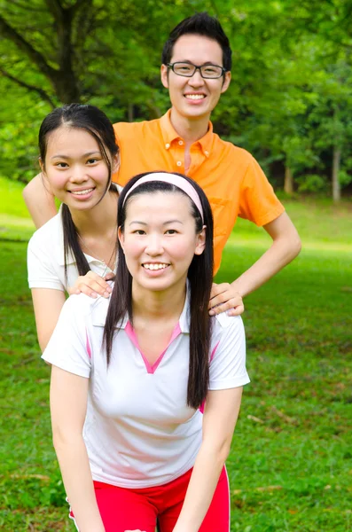 Asiático jóvenes adultos — Foto de Stock