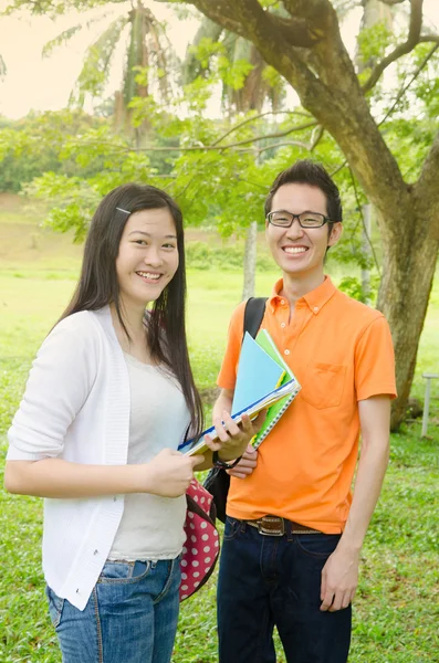 Asiatico college studenti — Foto Stock