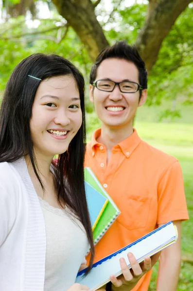 Aziatische studenten — Stockfoto