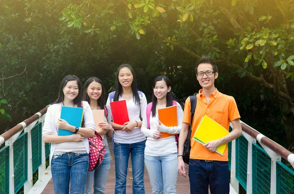 Asya Koleji Öğrencileri