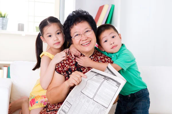 Familia asiática — Foto de Stock