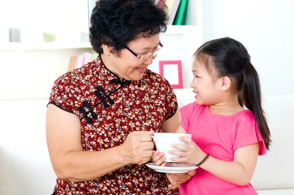 Asian family — Stock Photo, Image