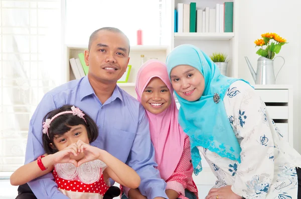 Portrait of malay family — Stock Photo, Image