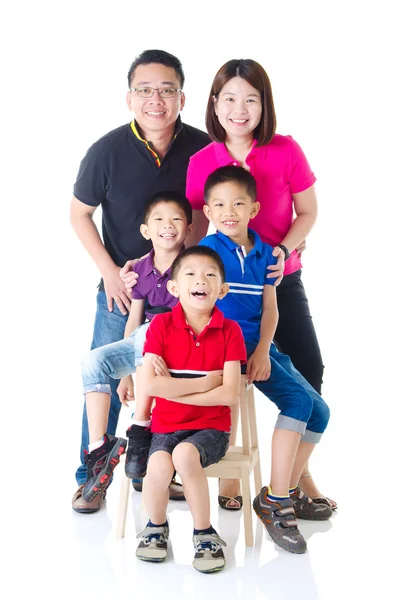 Asian family — Stock Photo, Image