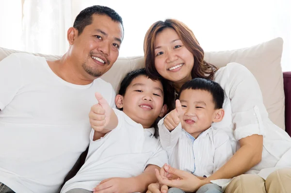 Asiatische Familie — Stockfoto