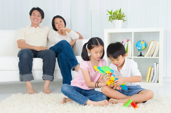 Asian family — Stock Photo, Image