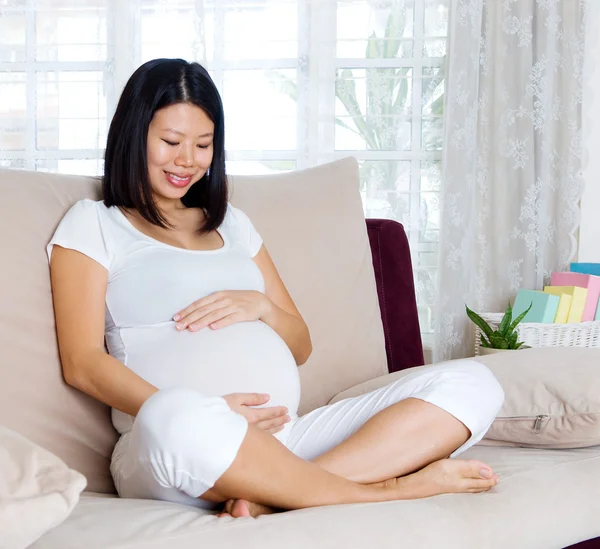 Asian pregnant woman — Stock Photo, Image