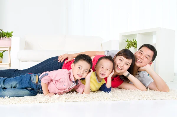 Lovely asian family — Stock Photo, Image