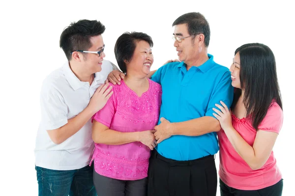 Портрет азиатской семьи — стоковое фото