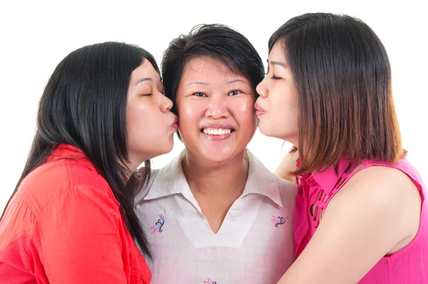 Madre e hijas — Foto de Stock