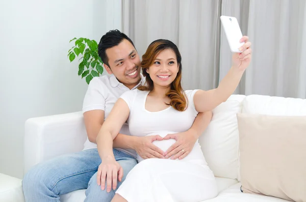 Asiatico incinta donna e marito — Foto Stock