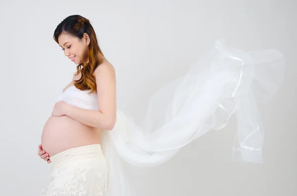 Mujer embarazada hermosa — Foto de Stock