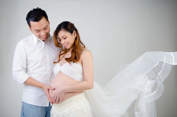 Asiatico incinta donna e marito — Foto Stock