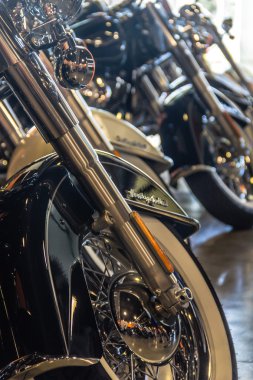 Bir motosikletin arka görünümünden