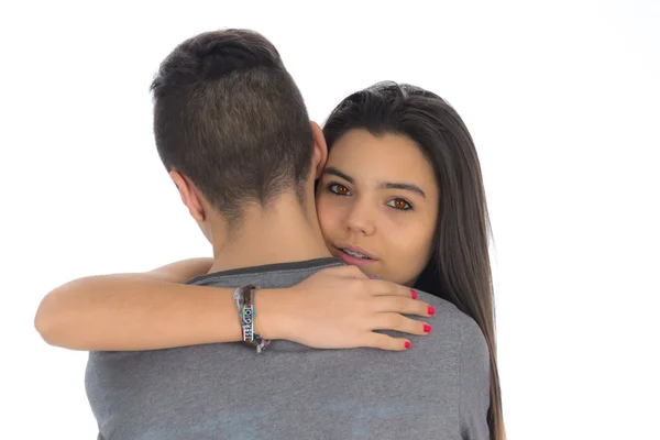 Adolescente mulher abraçando pela primeira vez o menino que ela gosta — Fotografia de Stock
