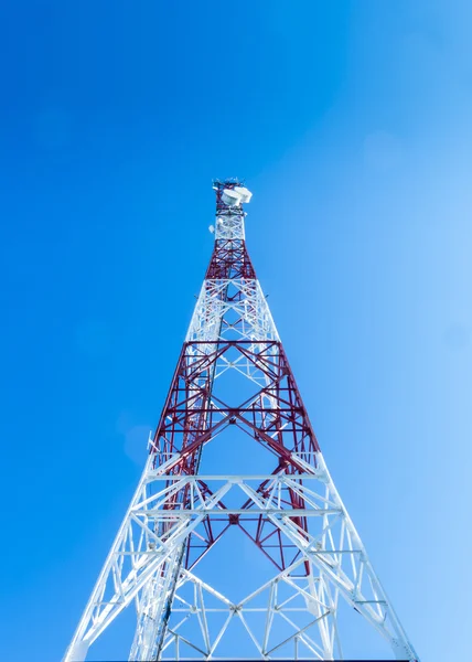 Communication tower over a blue sky II — Stock Photo, Image