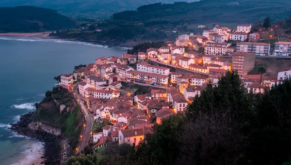 Pohled na město Lastres při západu slunce, Asturias.Spain — Stock fotografie