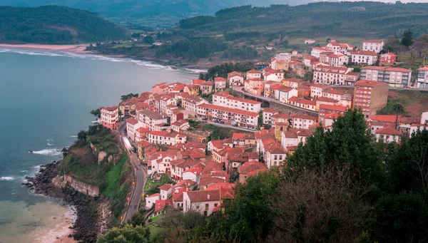 Pohled na město Lastres, Asturias.Spain — Stock fotografie