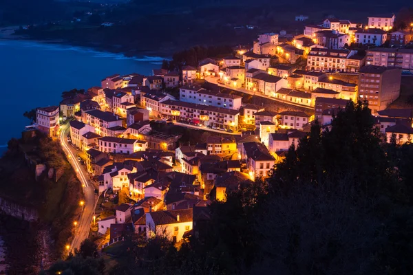 Vista de la ciudad de Lastres al anochecer, II, Asturias.España — Foto de Stock