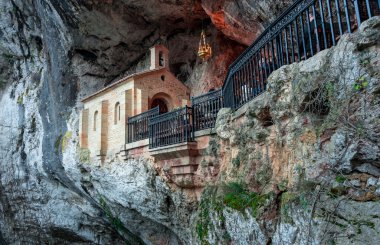 covadonga kutsal mağara 