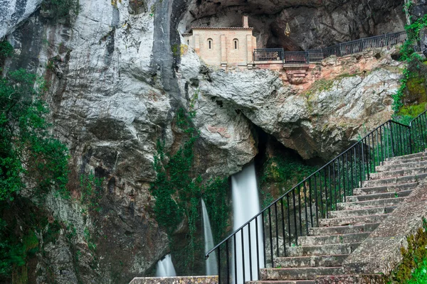 Santa grotta di Covadonga III — Foto Stock