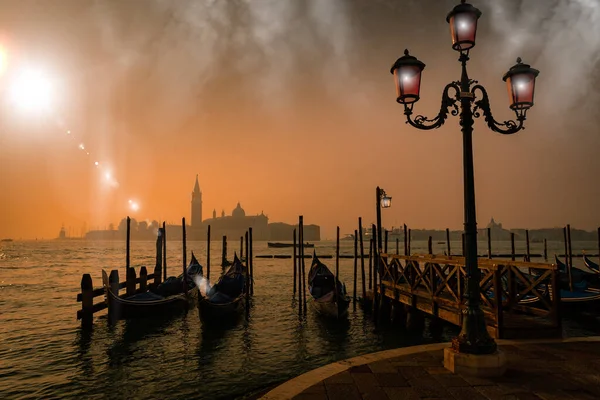 Восход Солнца Над Пустой Венецией Гондолы Остановились Туристов Италия — стоковое фото
