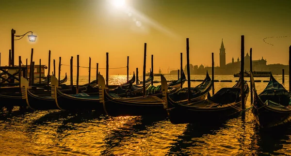 Nascer Sol Sobre Uma Veneza Vazia Gôndolas Parou Sem Turistas — Fotografia de Stock