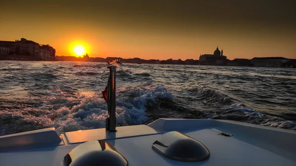 Venise Romantique Coucher Soleil Depuis Bateau Taxi Naviguant Sur Grand — Photo