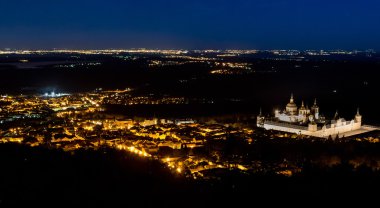 El El Escorial kararıyor