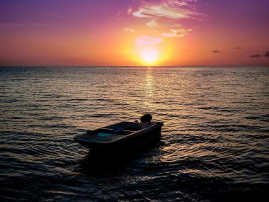 Dünyanın bir yerinde günbatımı