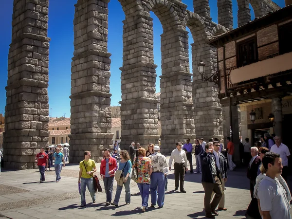 Segovia su kemeri mükemmel şehrin içine entegre — Stok fotoğraf