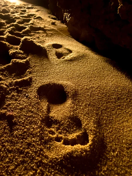 Huellas dentro de la cueva — Foto de Stock