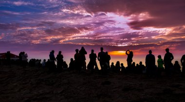 Toplantı gün batımında