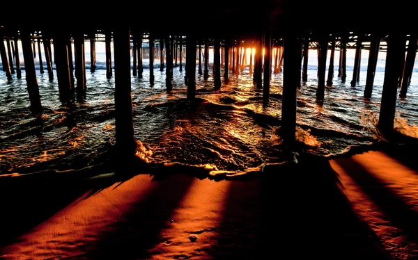 Under the pier — Stock Photo, Image