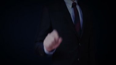 İşadamı açık avuç içi, anahtar şekli, devre kartı ışık hattı, güvenlik, Çözüm bul, avuç içi güvenlik teknolojisi.