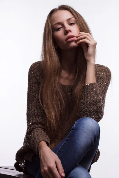 Retrato femenino en el estudio . — Foto de Stock