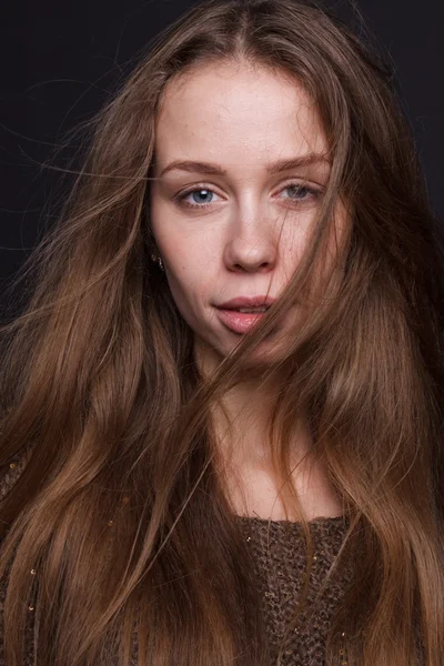 Portret vrouw in de studio. — Stockfoto