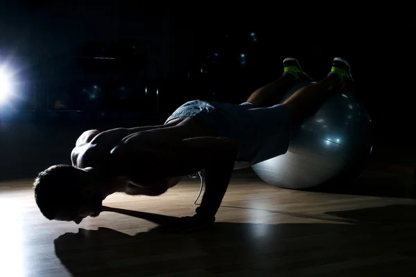 fitness, spor, eğitim, spor ve yaşam tarzı kavramı - Ma gülümseyen