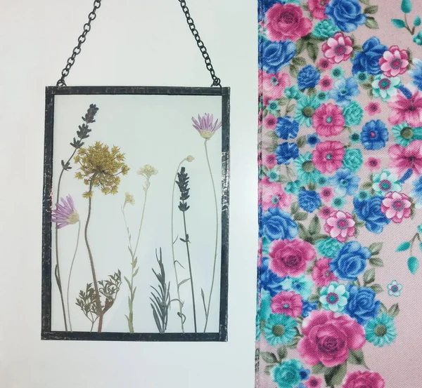 Oprawione Kwiaty Prasowane Techniką Tiffany Witrażu — Zdjęcie stockowe