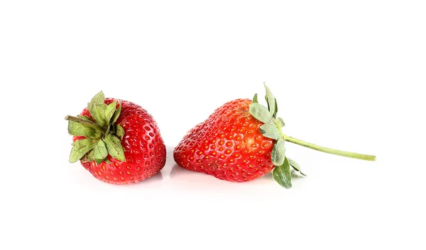 Beyaz arkaplanda çilek 