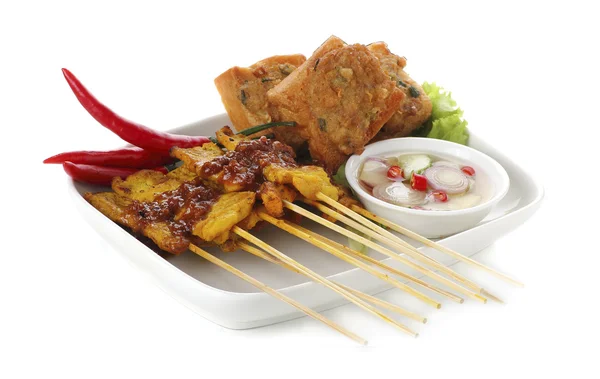 Grilled pork satay with sauce on plate — Stock Photo, Image