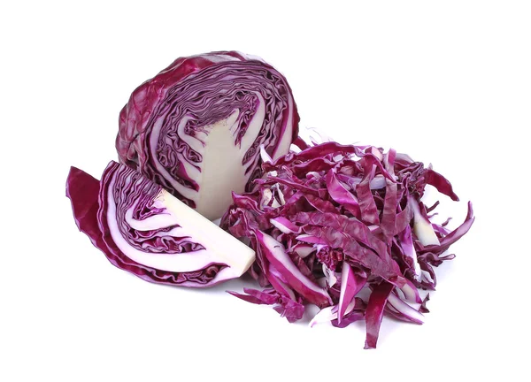 Красная капуста, фиолетовая капуста изолирована на белом — стоковое фото