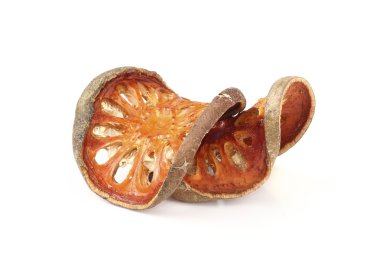 Kuru Bael meyve, beyaz zemin üzerine Aegle marmelos