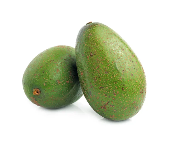 avokado beyaz arkaplanda izole edildi