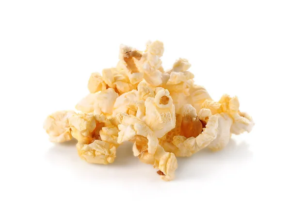 Beyaz arka plan üzerinde izole tereyağlı patlamış mısır