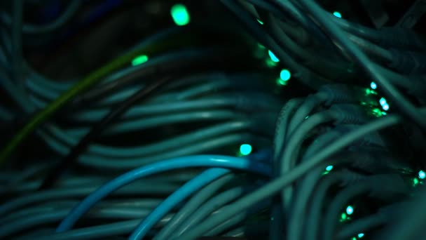 Kabely na síťovém serveru. — Stock video