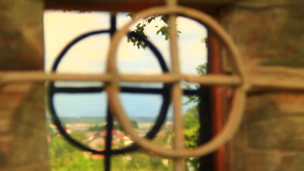 Вид через старое окно — стоковое видео