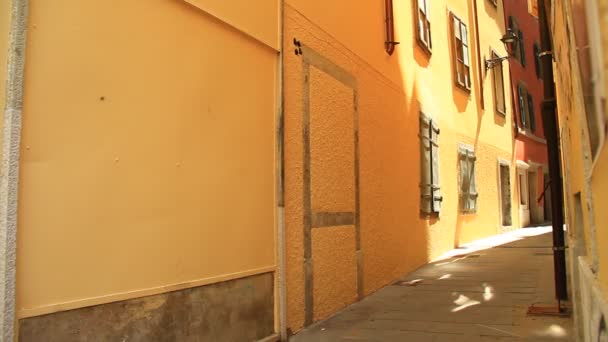 Eski binaların olduğu cadde — Stok video