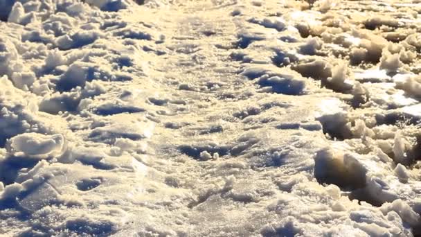 Estrada de neve com trilhos — Vídeo de Stock